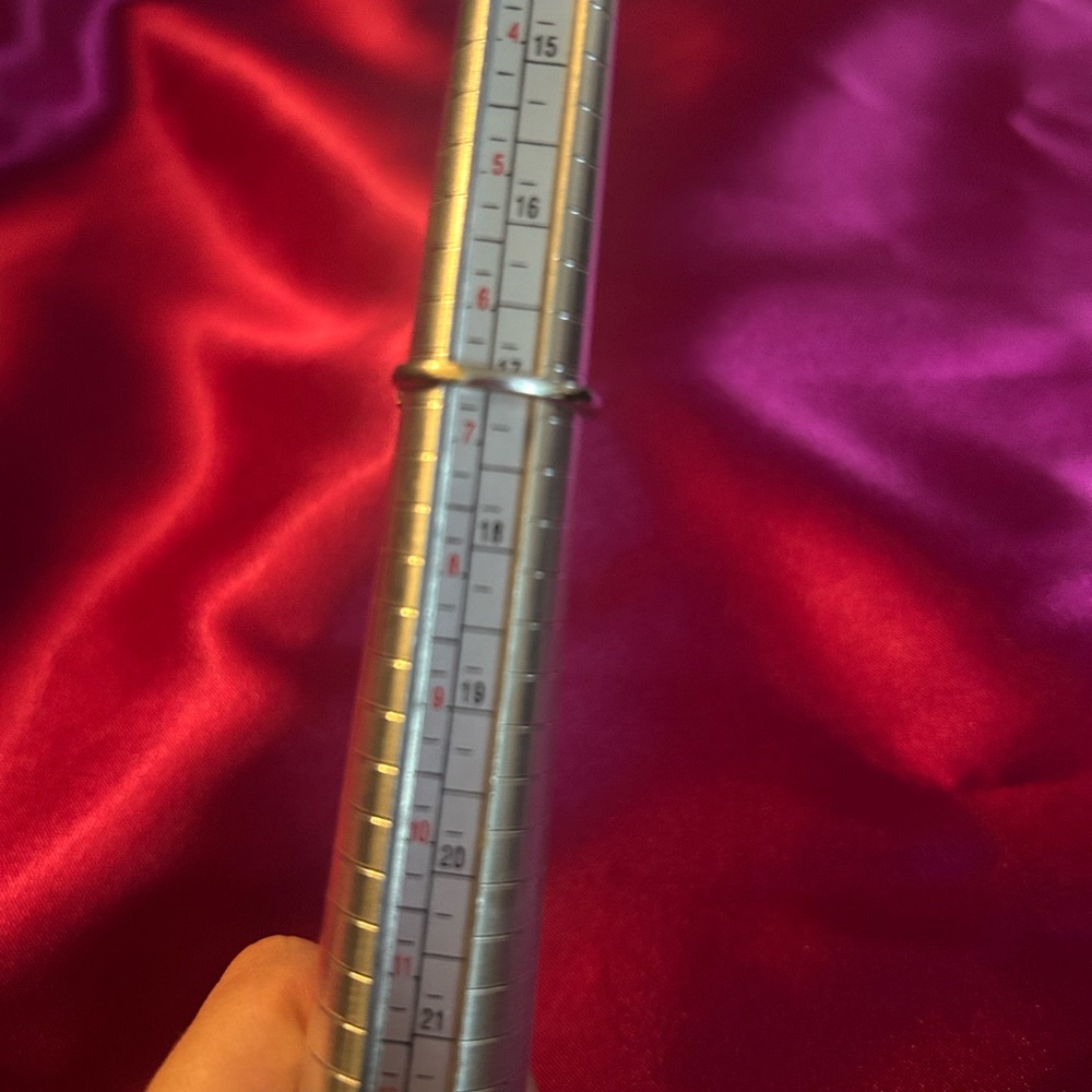 Women’s Silver Ring Size 6 1/2.  Synthetic Diamonds - Picture 2 of 3